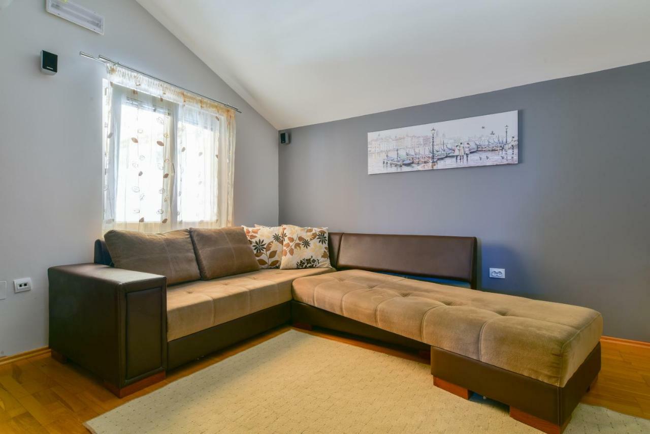 Apartments Srzentic Petrovac Εξωτερικό φωτογραφία
