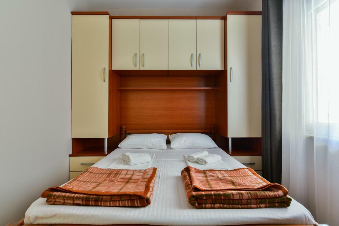 Apartments Srzentic Petrovac Εξωτερικό φωτογραφία